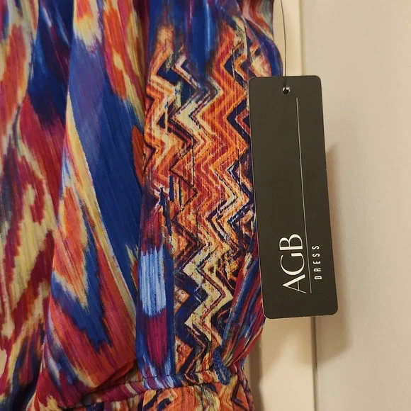 Colorful dress! It has belt loops to show your curves by adding a belt💃🏽 - Picture 4 of 7